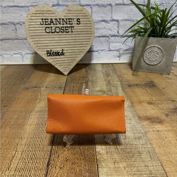 Tory Burch Sunglasses Case - Picture 5 of 12